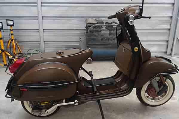 Restorasi Vespa klasik di Oke Body Repair