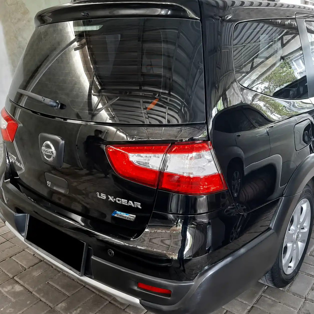 hasil body repair Nissan Livina X-Gear belakang Oke Body Repair