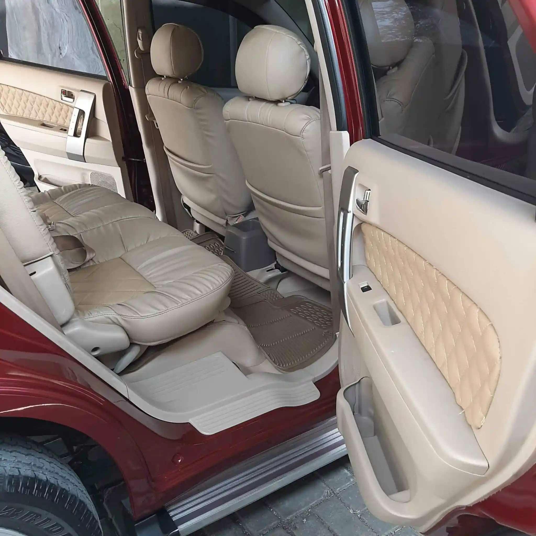 Detailing interior mobil jok kulit di Oke Body Repair