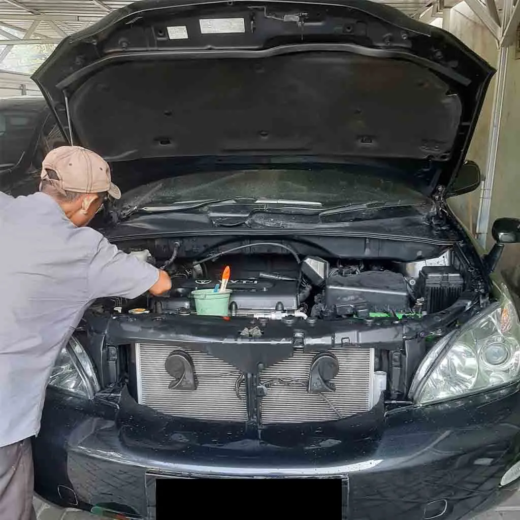 Engine bay cleaning mobil di Oke Body Repair